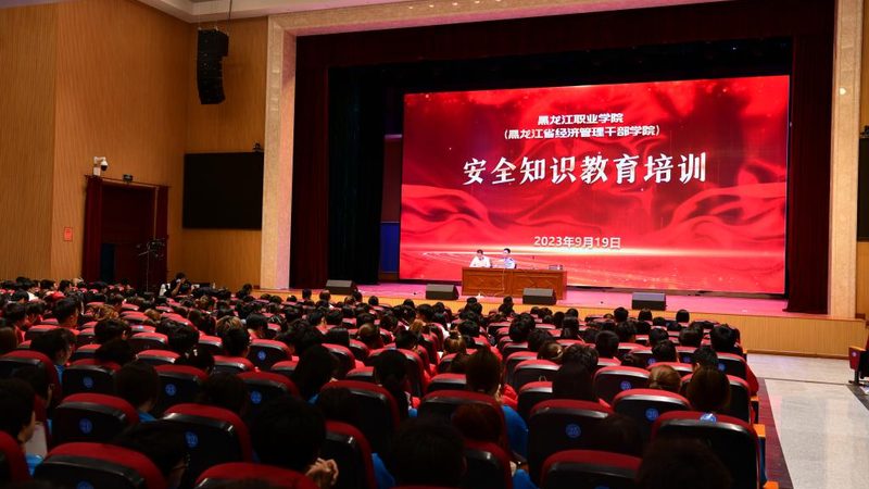 二建与一建：职业发展的双翼，哪一翼更坚固？**