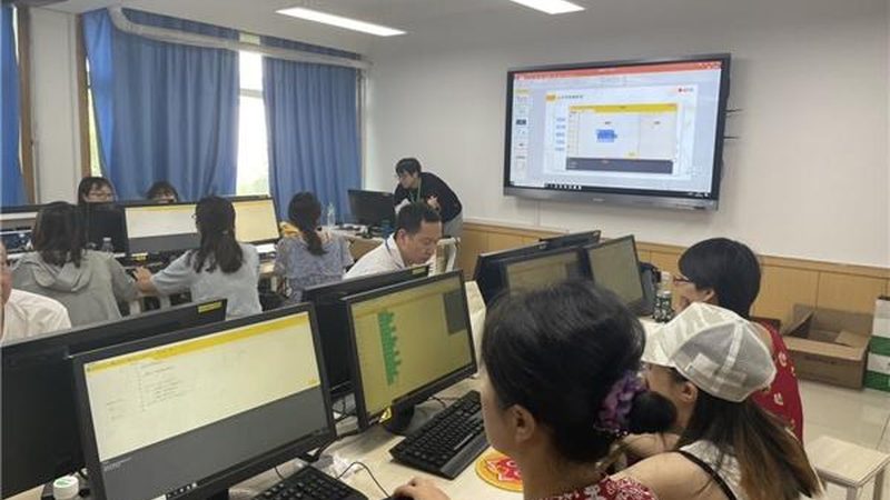 小标题：一、成人教育背景下的线上学习需求