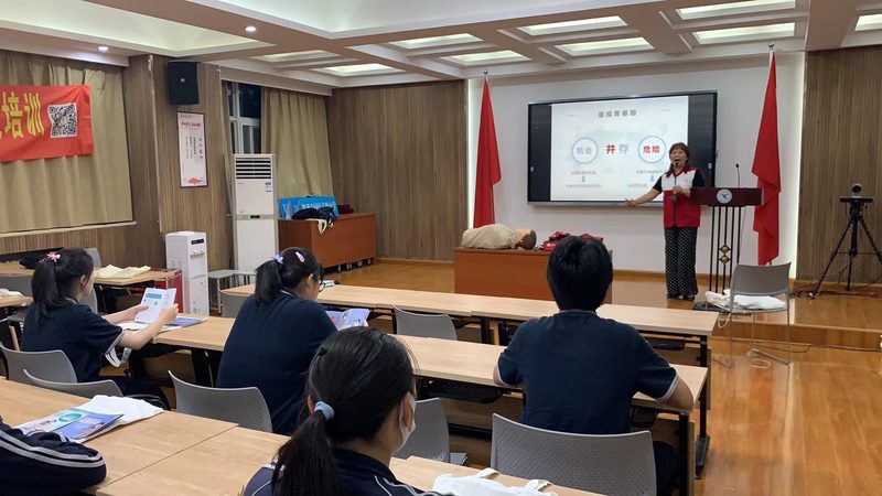 成都物流叉车司机培训：掌握技能，开启高效物流生涯